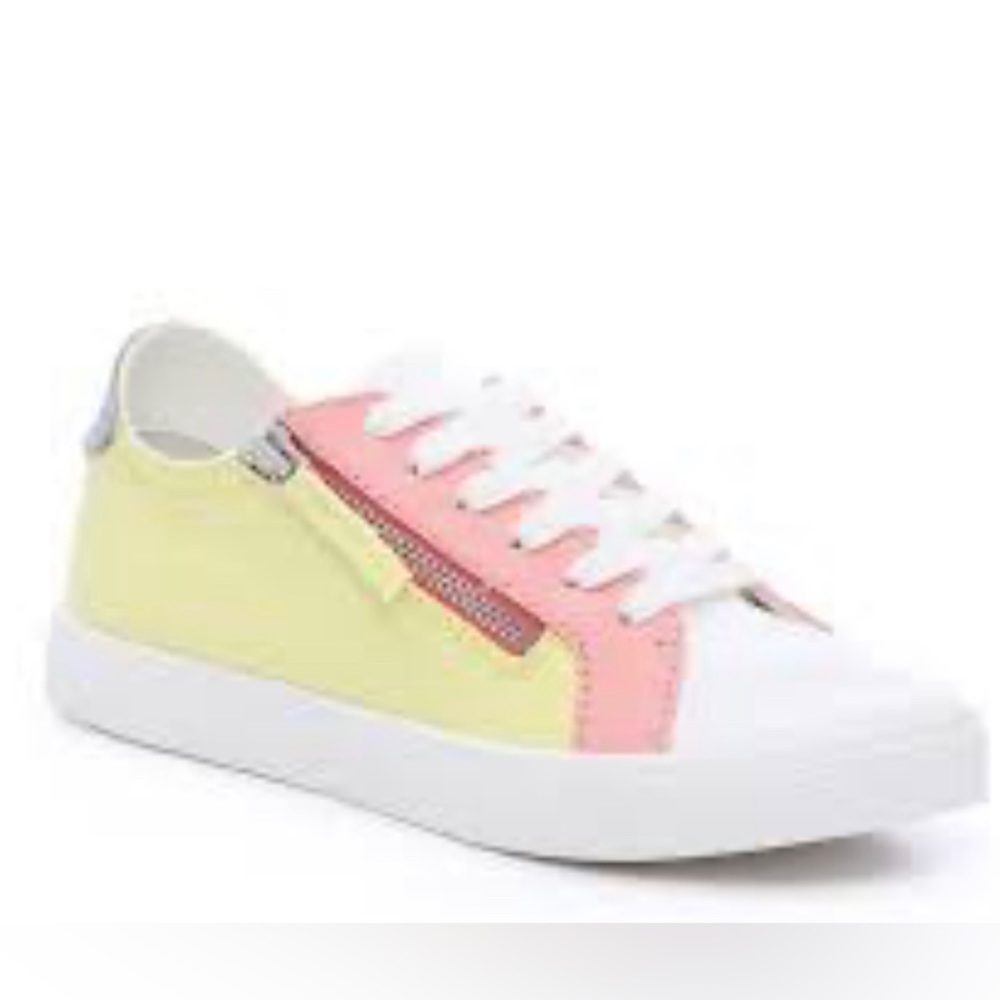 EUC - Dolce Vita Zaire Pink Patchwork Sneaker Womans Size 6